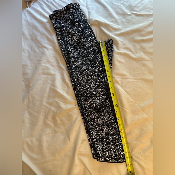Lululemon Deep Breath Crop Iced Wave White‎ Black Mesh Run Leggings Size 6 - Picture 9 of 11